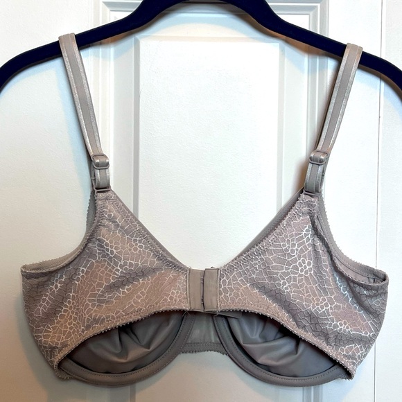 Chantelle minimizing underwire  bra - Picture 2 of 11